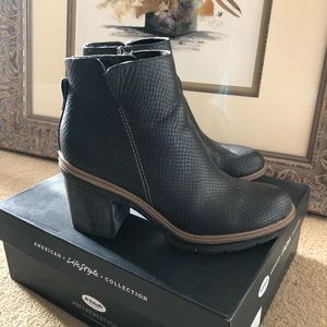 Dr. Scholl’s black heeled booties